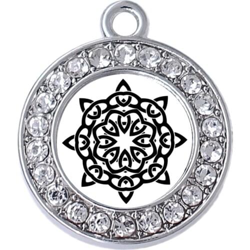 Simple transparent crystal inlaid metal round Irish Celtics knot label charm of religious witchcraft Amulet jewelry pendant
