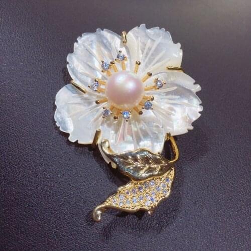 Natural freshwater pearl brooch Shell Pearl Brooch finished natural Seashell Brooch accessories manufacturer
