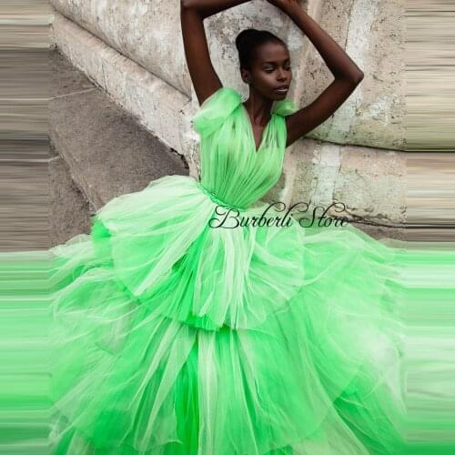 Fashion Emerald Green V Neck Mesh Prom Gowns High Street Sleeveless Tiered Tulle A Line Long Prom Paty Dress Custom Made