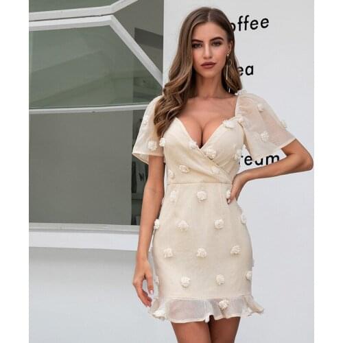 2020 Beige V Neck Short Cocktail Dress with 3d Flowers and Short Sleeves