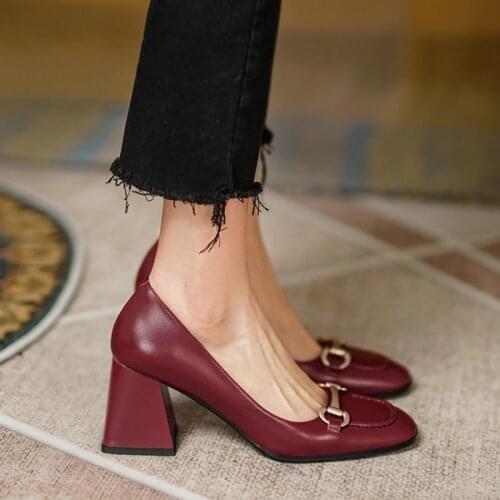 New Arrival Luxury Brand Designer Gold Metal Chain Shoes Women Chunky Heels Natural Genuine Leather Square Toe Party Office Pump