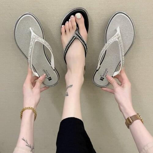 Exclusive New Rhinestone Flip Flops Womens Fashion Bling Colored Diamond Sandals Flat Bottom Classic Female Summer Slippers