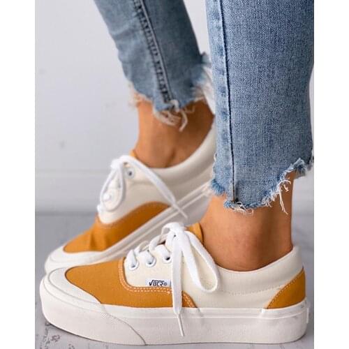 2021 Women Casual Shoes New Spring Women Shoes Fashion Embroidered Canvas Sneakers Breathable Flower Lace-Up Women Sneakers