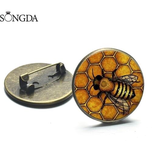New Listing Retro Honeycomb Bee Brooches for Women Girls Insect Queen Bee Glass Gem Badges Costume Backpack Lapel Pins
