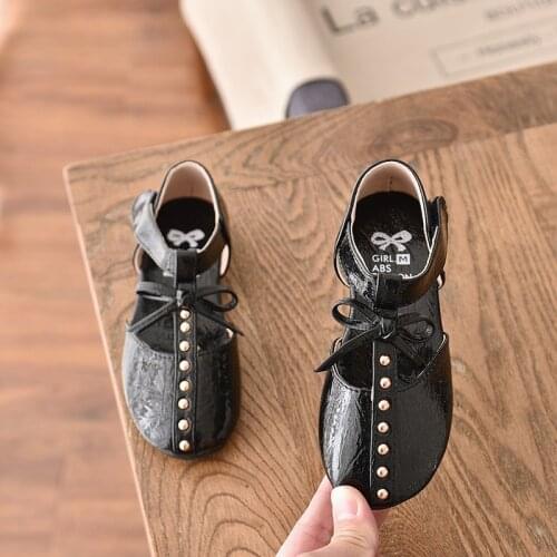 New Fashion Summer Glossy Leather Bowtie Rivet Childrens Sandals Girls Kids Soft Bottom Beach Shoes 3 4 5 6 7 8 9 10 11 12 Years
