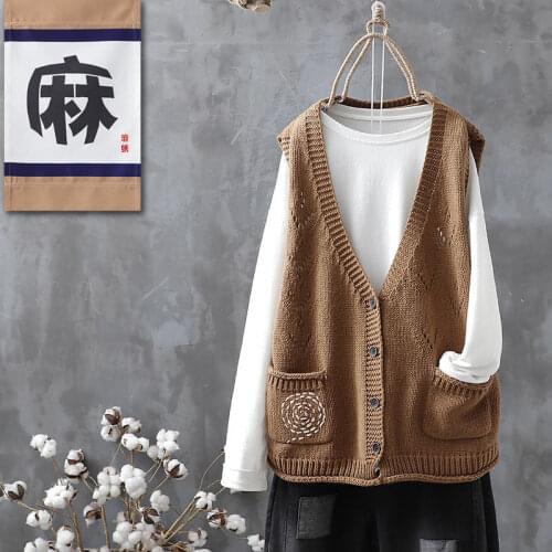 2021 fashion new retro sleeveless V-neck knitted vest ladies spring and autumn western style casual jacket women