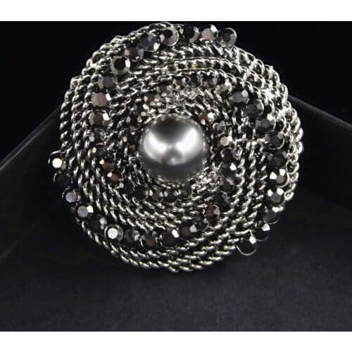 Vintage Style Elegant Black Colored Crystals And Pearl Brooch Business Suit Pin For Women And Men