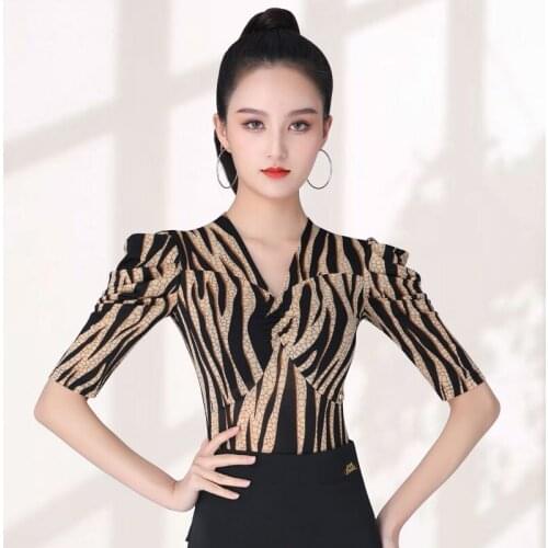 Fast delivery latin ballroom dance Latin dance practice suit modern dance V neck chacha rumba trainning top clothes