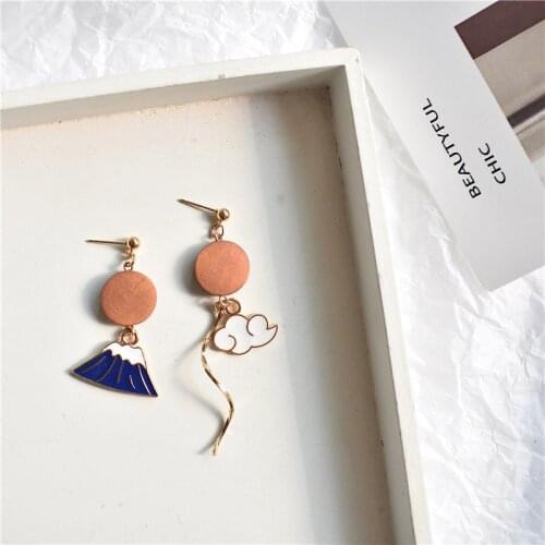 Vintage Asymmetric Drop Earrings for women Japanese Fuji Mountain Dangle Earrings Red Fish Wood Circle Brincos Fashion Jewelry