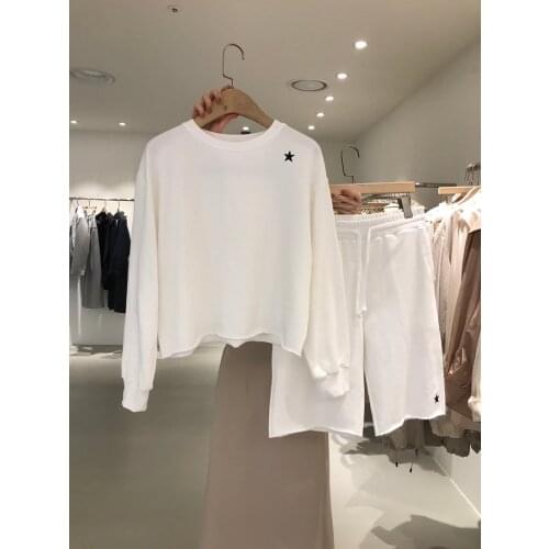 2021 Korean Version of The New Simple Casual Embroidery Round Neck Long-sleeved Sweater + Sports Shorts Two-piece Suit