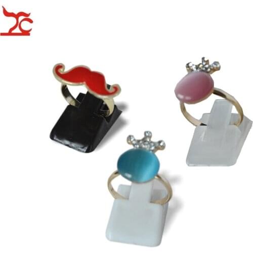 Fashion Mini Ring Display Showcase 200Pcs White Black Clear Plastic Ring Clip Rack Ring Organizer Stand Holder 1*0.6"