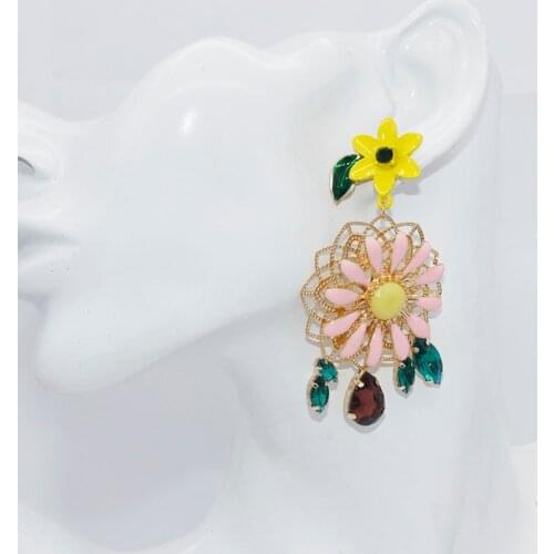 2018 New Baroque Metal Sun Flower Stud Earrings Retro Palace Catwalk Earrings Baroque earrings 528