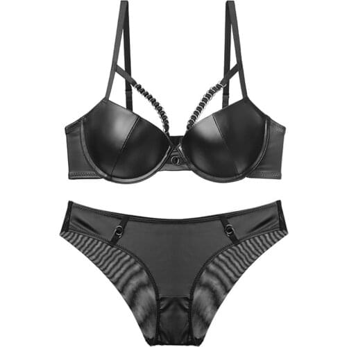 Seamless leather underwear set ladies sexy personality bra iron buckle personality decorative lingerie 2021 new arrivals CYHWR