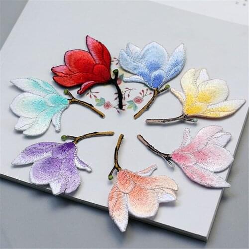 Ursmart 1 Pc High Quality magnolia Flower Patch Applique Badge Embroidered Fabric Sticker Clothes Jacket Jeans Garment Patch
