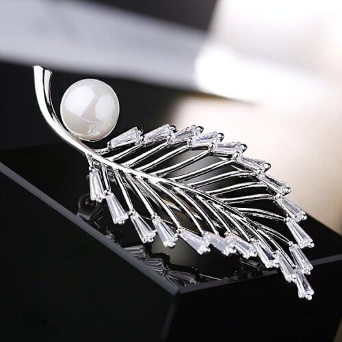 LADYCHIC Leaf Brooch Pin Feather Costume Jewelry for Women White Pearl Wedding Party Banquet Brooches Christmas Gifts LH1005