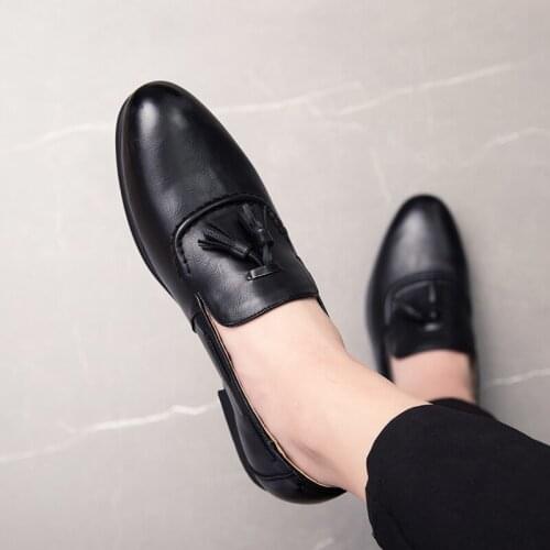 2020 Men Dress Shoes Men Formal Shoes PU Leather Luxury Fashion Groom Wedding Shoes Men Gold Tassels Loafers