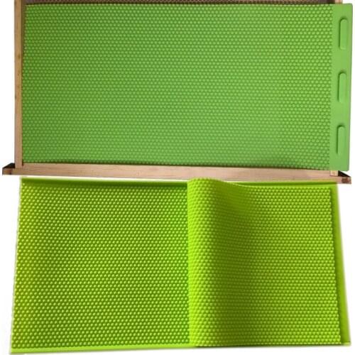 2PCS Rubber Beeswax Press Sheet Mould Foundation Beekeeping Equipment Color Random Bee Basis Press Sheet Mould Tools