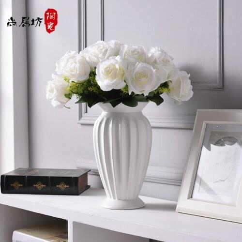Modern Minimalist Europe Style Ceramic Flower Vase Ornaments Creative Tabletop Flower White Vase Home Christmas Decoration