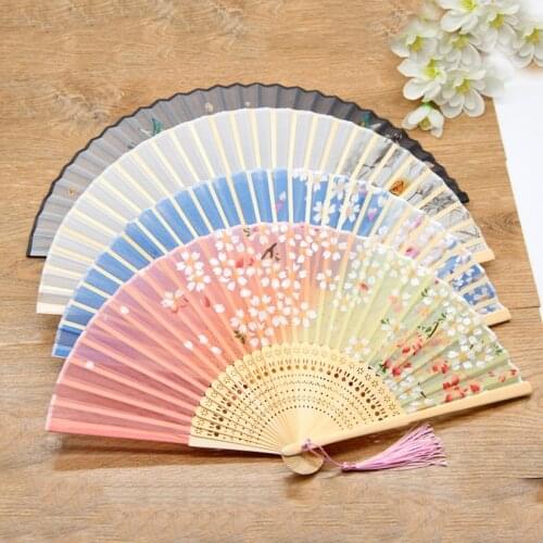 2021 Bamboo Antique Folding Fan Silk Flower Hand Fan Chinese Portable Personalized Wedding Fans Japanese Bridesmaid Gift