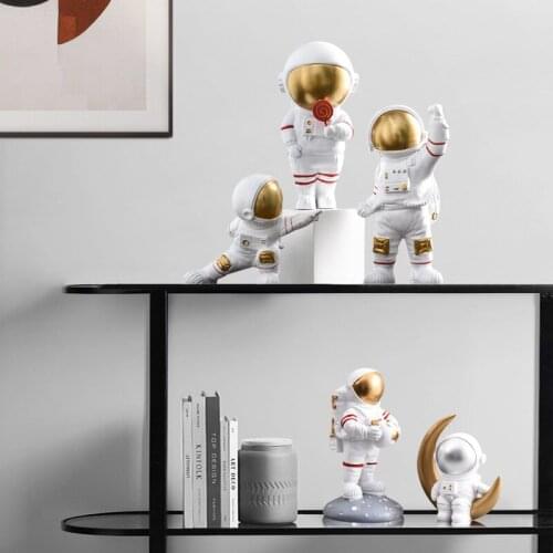 Creative Resin Astronaut Statue Sculpture Modern Art Home Living Room Soft Decoration Astronaut Figure Ornament Childrens Gift