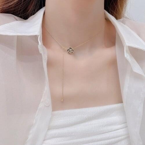 Vintage Fashion Micro Zircon Inlaid Camellia Pendant Necklace Korean New Design Gold Plated Chain Clavicle Necklace 2021