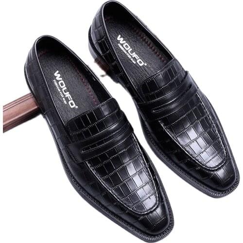 European version of mens leather shoes, set foot stone pattern, formal wedding wear, leather shoes. Its a Brooke. Its breatha