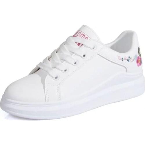 Womens white shoes autumn 2020 new wild Korean fashion flat bottom sports casual shoes female breathable leather panel shoes