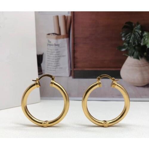 Personalized retro round carved earrings