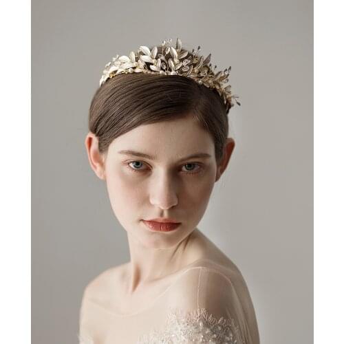 Romantic Luxury Bridal Headdress Alloy Leaves Crystal Rhinestone Pearl Princess Crown for Wedding Perform Studio Travel O398