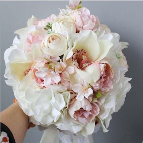 2018 New European Fashion Style Handmade Custom Flower Wedding Wedding Bride Holding Bouquet of Pale Pinkish Rose Hydrangea