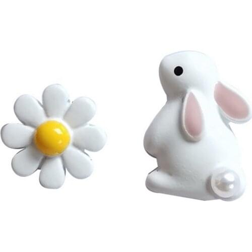2021 New Asymmetric Cute Rabbit Daisy Contracted Earrings Korean Sweet Girls Earrings Lovely Cat Flower Small Stud Earrings