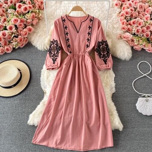 Spring and Autumn Retro Loose V-neck Dress Long Sleeve Wave Embroidery Lantern Sleeve Large Swing Long Dresses