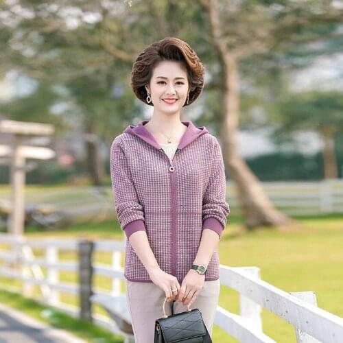 Women 2021 Spring Autumn New Short Knitted Jackets Female Plaid Cardigan Overcoats Ladies Middle-aged Loose Hooded Jackets M366