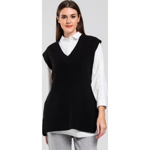 MUQKO Female black sweater with V-neck slit