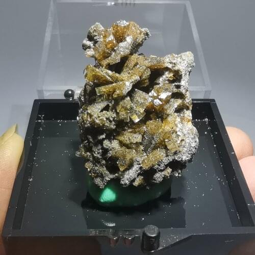18.1gNatural high quality aluminum fluoride anhydrite fluorite crystal healing energy stone decorative QUARTZ GEM (send box)