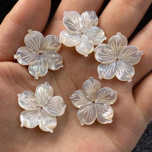 Explosive Hot-selling Natural Freshwater Shell White Five-petal Flower Pendant CraftsUsed To Make Necklaces Earrings Accessories