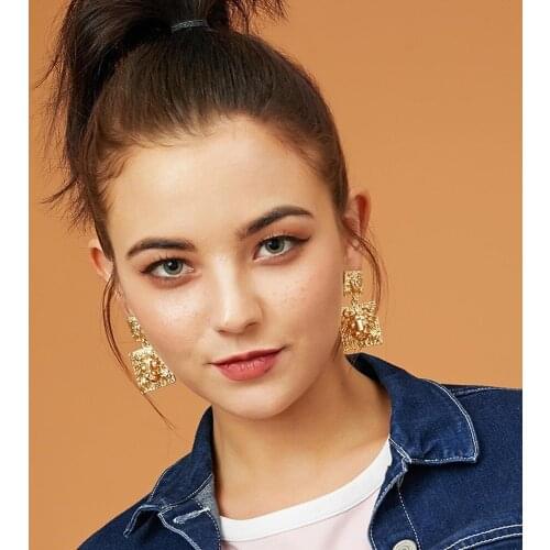 Latest Fashion Creative Lion Head Personality Heavy Metal Earring Alloy Animal Stud Earrings For Charming Girls Wholesale