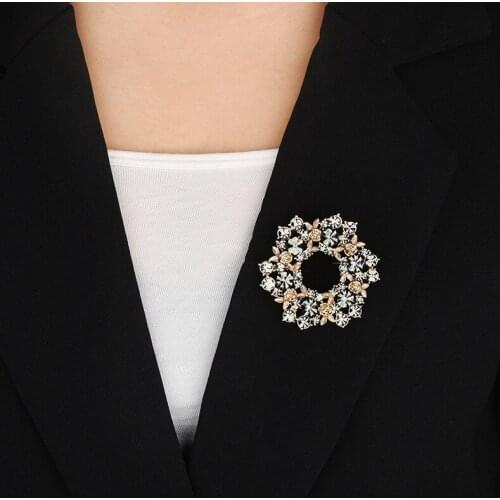 Austrian Crystal Wreath Brooches for Women Large Brooch Pin Fashion Dress Coat Accessories Party Female Jewelry 2020 New Good