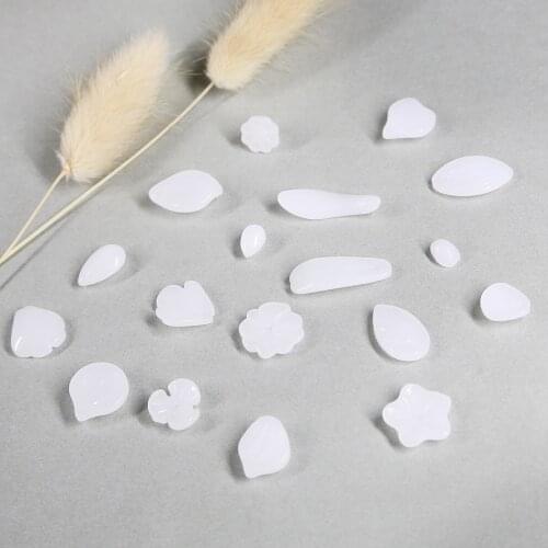 10Pcs/lot Glass Irregular White Petal Leaf Beads Handmade DIY Jewelry Handmade Necklace Acceessories Clothes Craft