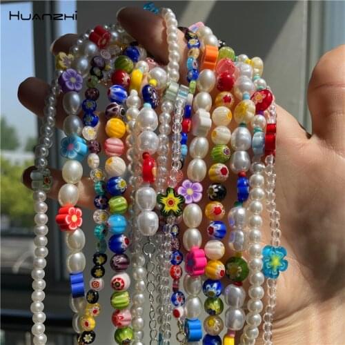 HUANZHI 2021 New Transparent Colorful Beaded Flowers Daisy Pearl Necklace Metal Chain for Women Man Party Couple Jewelry