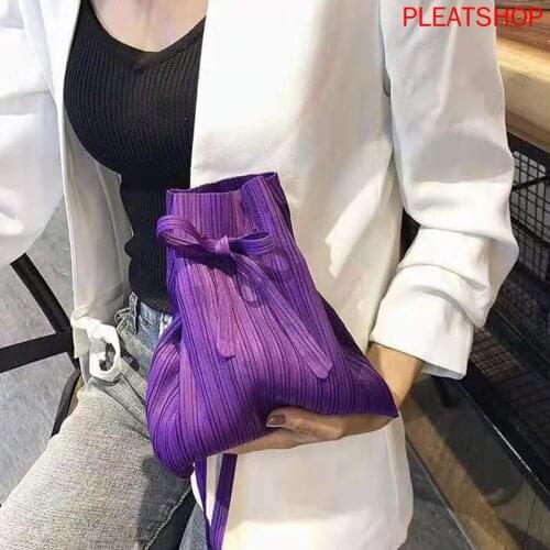 New Wrinkles Packet Folds Messenger Bag Korean Version of the Fold Handbag Female Niche Design Fashion Handbags