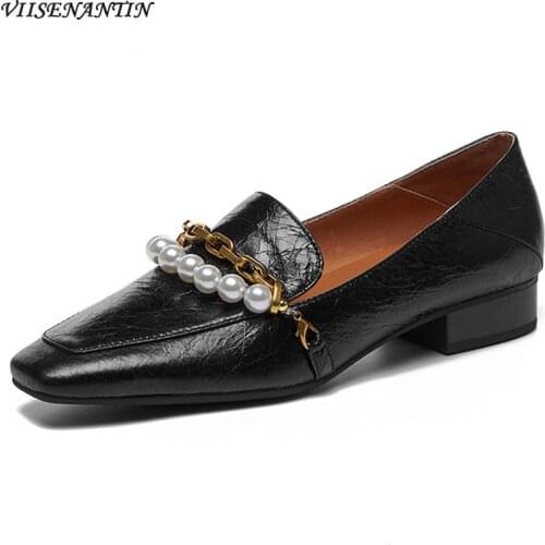 Oil wax leather loafers 2021 new fashion pearl chain personality leather shoes square toe flat bottom four seasons single shoes