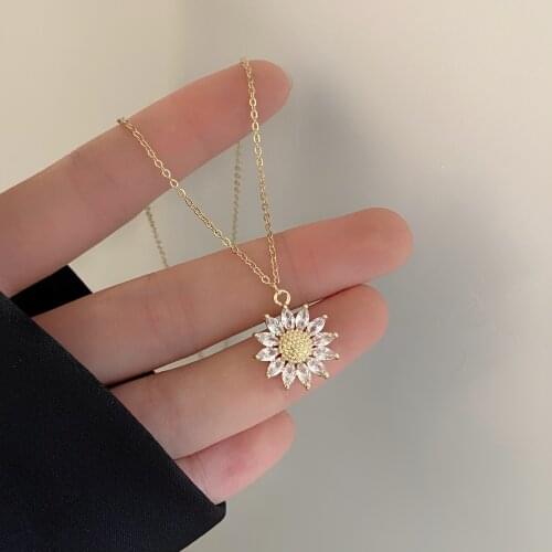 Fashion Exquisite Inlay Zircon White Daisy Necklace For Women Girl Elegant Female Clavicle Pendant Necklace Jewelry BFF