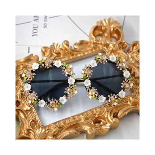 Custom Crystal Luxury Female Pearl Sunglasses Women Bling Rhinestone Oversize Square Sunglasses Brand Vintage Shades Ladies NX