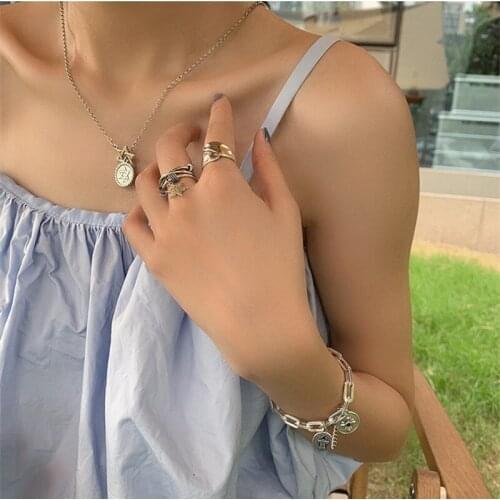 Miuoxion Wholesale New Fashion Jewelry Small Daisy Bracelet Personality Elaborate Design Simple for Women Namour Charm Gift