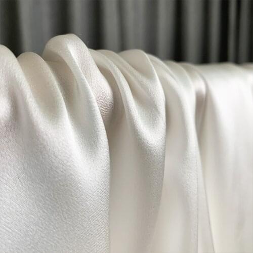 16 mm Silk Fabric 100% Mulberry Silk Fabric 140 cm 114 cm Off white color 78.5 gsm 50 meters small wholesale