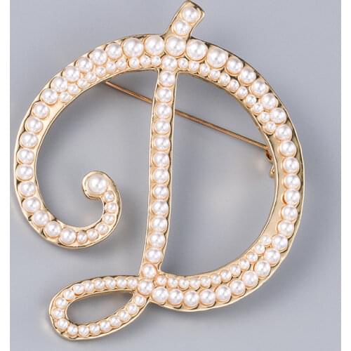 English Letters A K D Pearl Brooches Gold Cardigan Skirt Lapel Pins Female Corsage Luxury Jewelry Gifts for Women Accessories