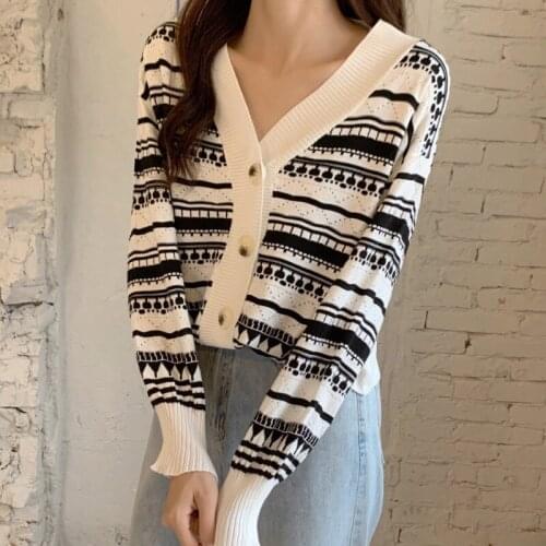 Long Sleeve Sweater Jacket Womens V-neck Autumn 2021 Vintage Pattern Thin Knitted Cardigan Button Casual Office Ladies Coat Top