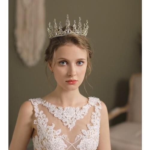 Delicate Princess Crown Gold Alloy Rhinestone Bridal Hair Band Headdress for Wedding Travel Studio Photos Prop HP111