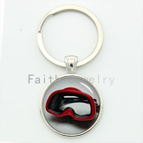 Casual sports style jewelry diving mask for swimmers keychain scuba diving key chain handmade jewelry for diving lovers KC364
